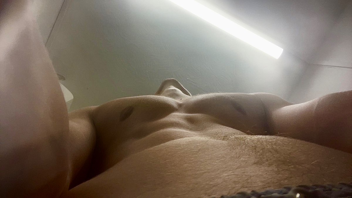 BigDickSeb02's tweet photo. not just a big dick uno ;) #abs #shredded #bigdick #hugecock #bwc https://t.co/cNZifm0iKv