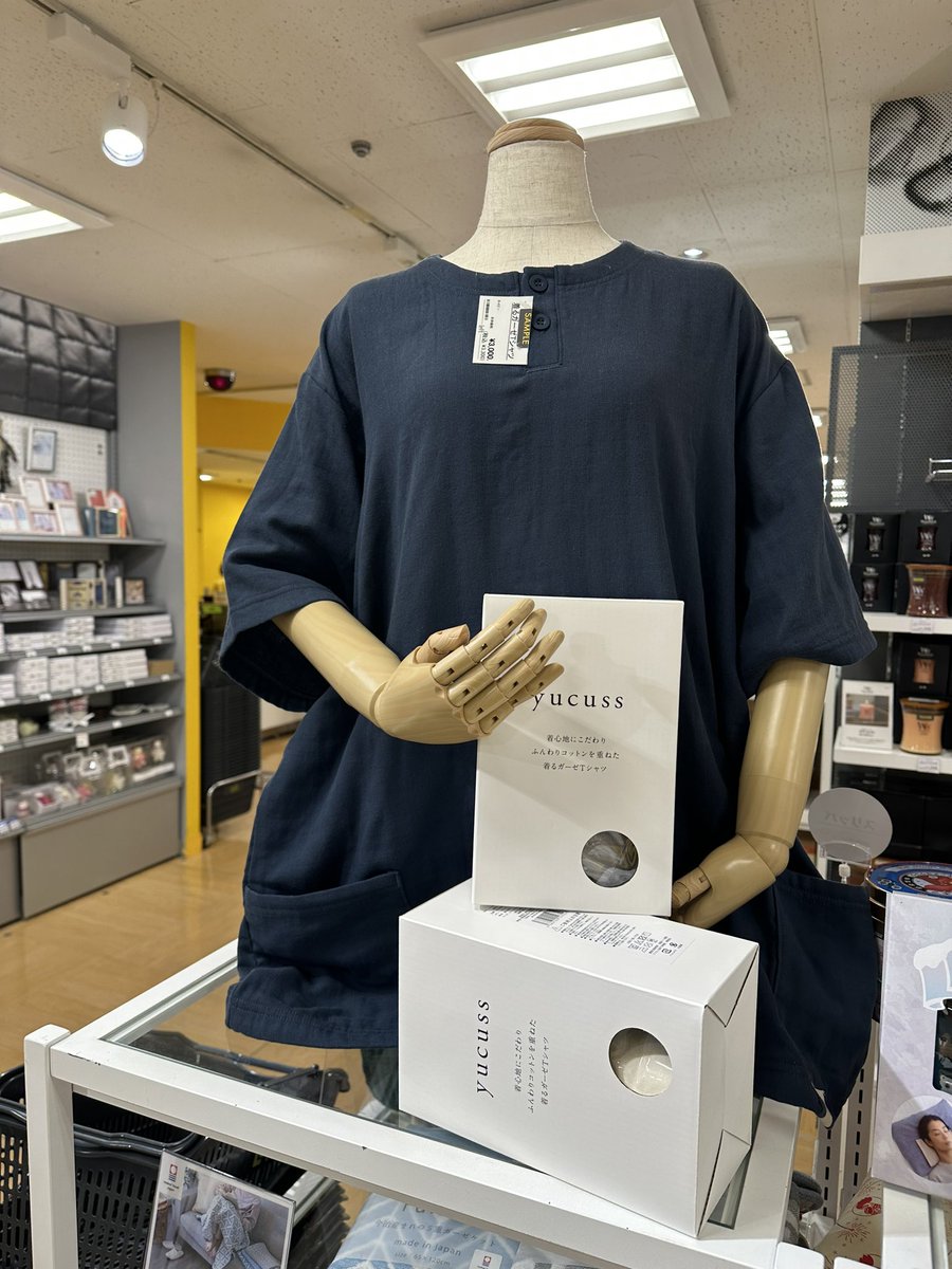 LOFT_SENDAI's tweet image. \爽やかな夏の部屋着/
柔らかなタオル生地をそのままTシャツに仕上げた、着るタオルケット。
男女問わないユニセックスなサイズ感。
ゆったり着られてポケット付きなので、コンビニやゴミ捨てなどそのまま外に出てもOKなデザインです!
◾️着るガーゼTシャツ各色 税込3,300円
◾️4階生活雑貨売場