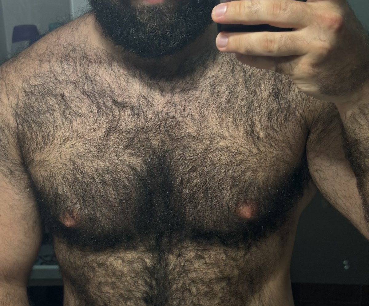 should i go back to being this hairy? 🐻