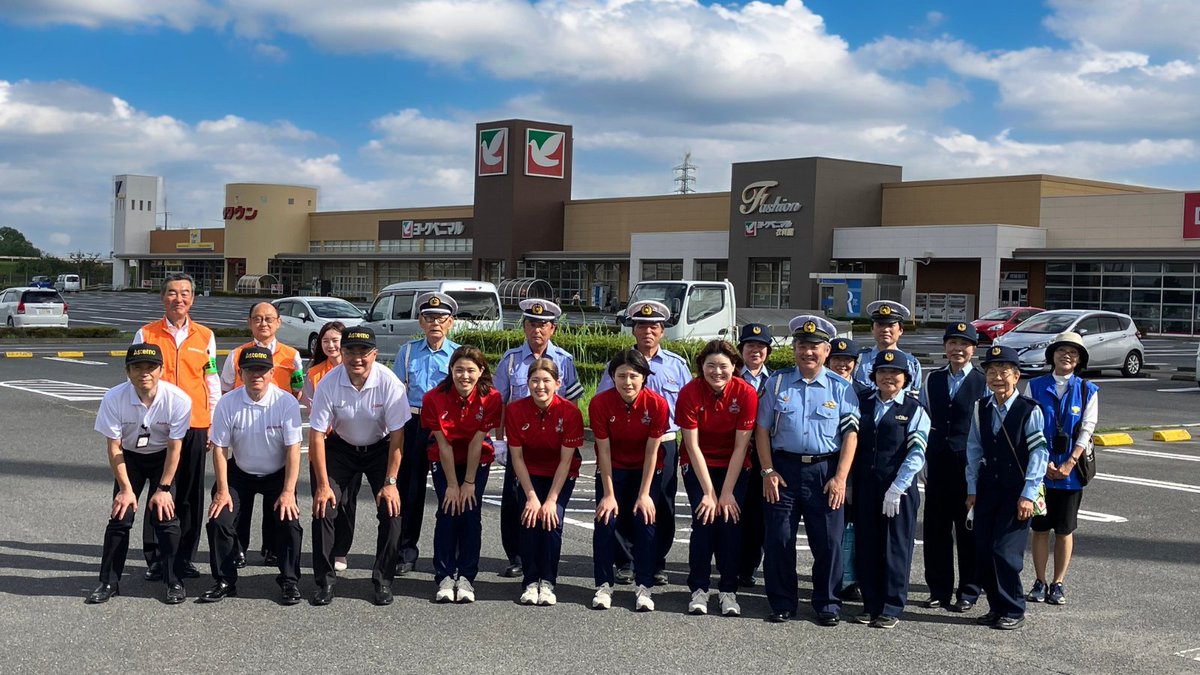 astemojp's tweet image. Astemo佐和工場が茨城県警の「ハンドサインモデル事業所」に指定されました👮🙌
信号機のない横断歩道での交通事故を防ぐため、Astemoリヴァーレ茨城と協力し通勤・通学時間帯に街頭キャンペーンを行いました🚸📢
#Astemo
#交通安全 #ハンドサイン運動
@Astemo_Rivale @ibarakipolice