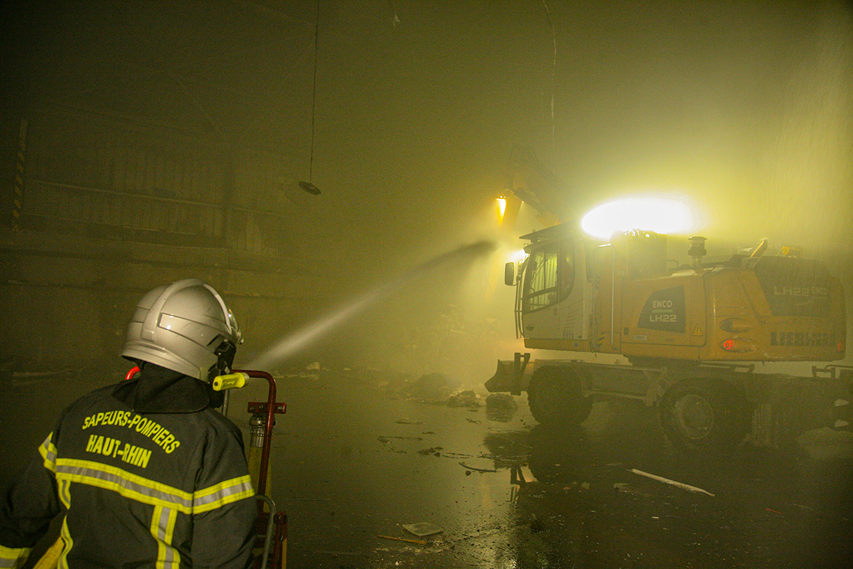 🚨Incendie d’ampleur à la déchetterie d’Illzach vendredi 11.07
🧑‍🚒Plus de 80 sapeurs-pompiers mobilisés.
🔥Feu maîtrisé grâce à une action rapide et coordonnée.
🙏Aucune victime à déplorer.
