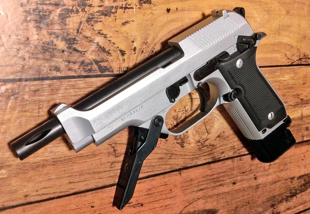 janm93r's tweet image. 銀色のM93R
Raffica-Inox
ひとまず本体は完成🤗

想像以上に想像通りだった(笑)
良いねぇ、新鮮だねぇw

後はコンペンセイターを作る作業。
#ベレッタ #M93R