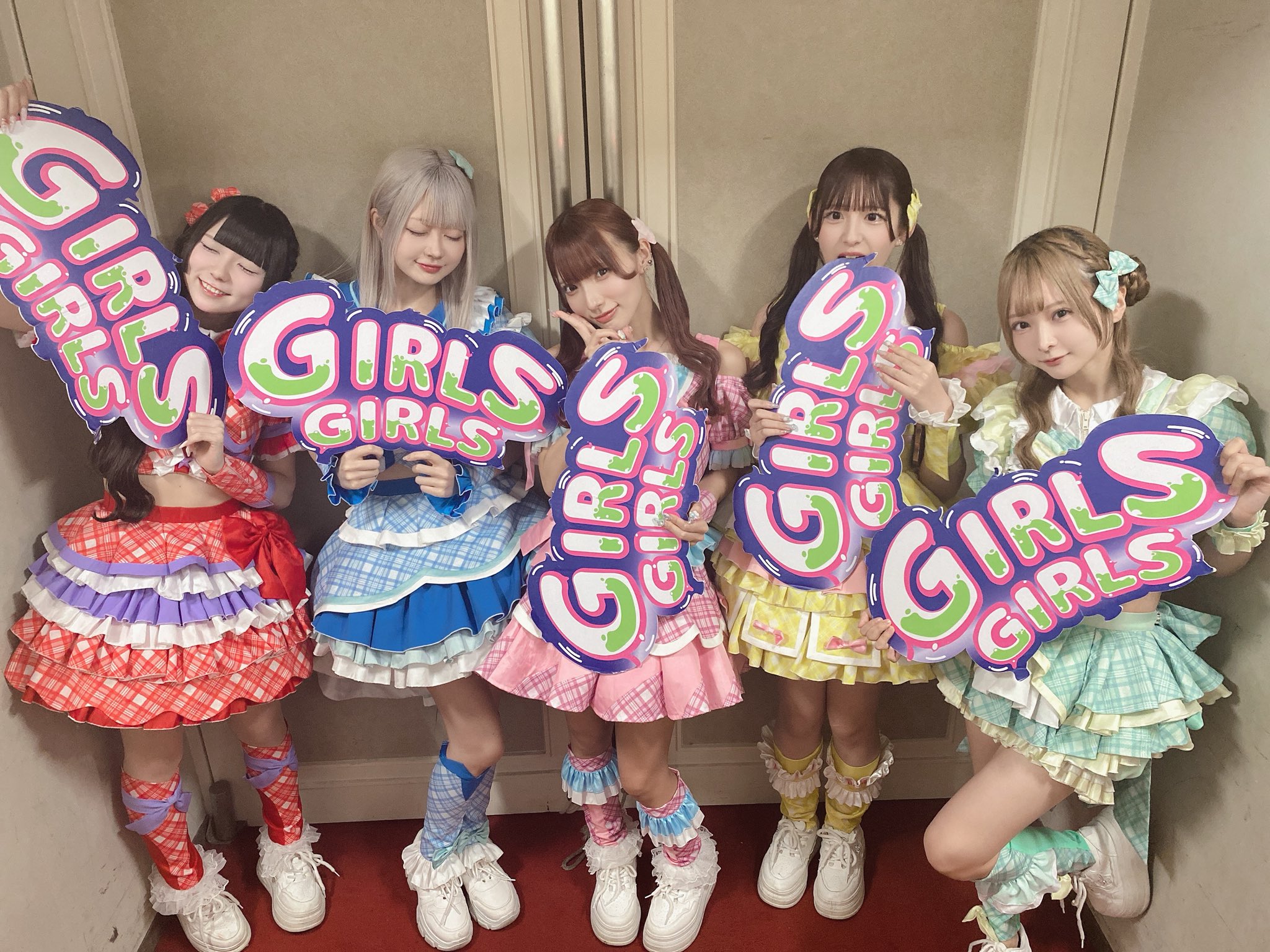 Tokyo Girl Mini scroll/ 東京ガールミニスクロール Tokyo Girl Mini scroll/ 東京ガールミニスクロール - メルカリ