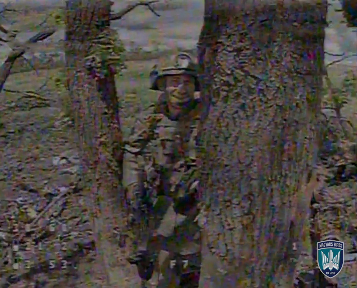 414magyarbirds's tweet image. The mysterious ruzki soul, smirking from behind a tree, holding his weapon sideways, seconds before it left the body.