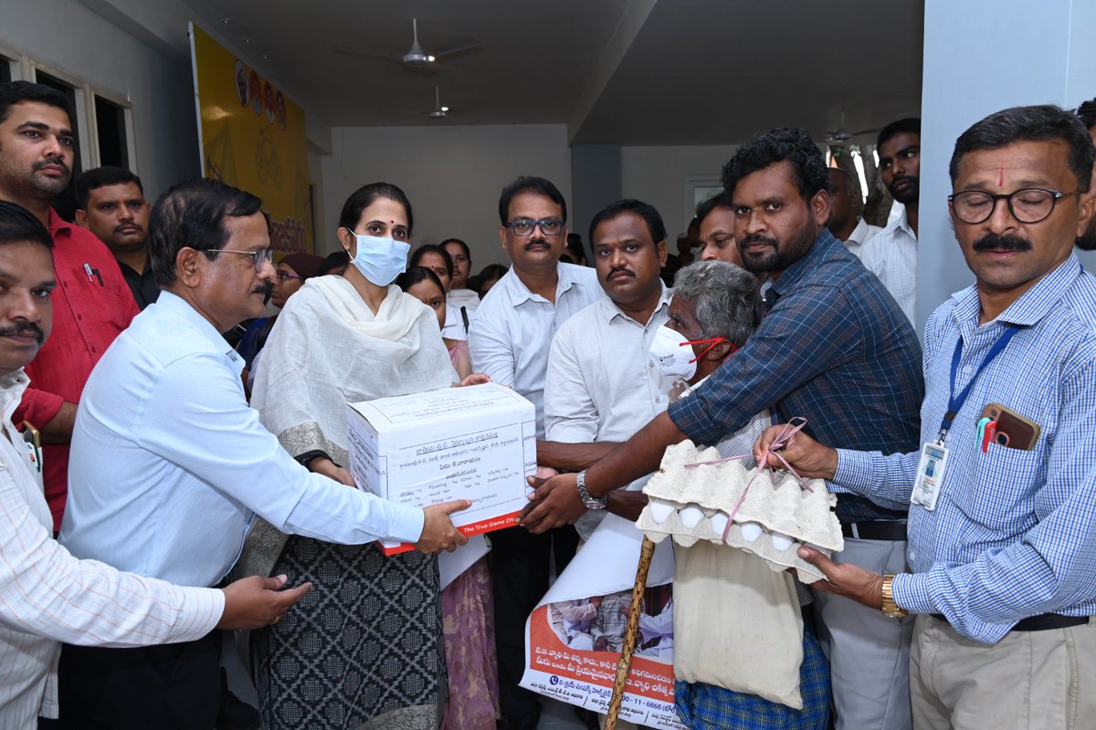 R_Madhavi_Reddy's tweet image. జాతీయ క్షయ వ్యాధి నిర్మూలన కార్యక్రమం కడపలో ప్రారంభమైంది. దీని ద్వారా మన ప్రాంతంలోని ప్రజల్లో అవగాహన పెంచడం, ముందస్తుగా వ్యాధిని గుర్తించి తగిన చికిత్స అందించడం లక్ష్యం.
ఈ సందర్భంగా ఈ కార్యక్రమానికి సంబంధించిన పోస్టర్ను ఆవిష్కరించడం జరిగింది. క్షయ వ్యాధి (TB) కేవలం చికిత్స…