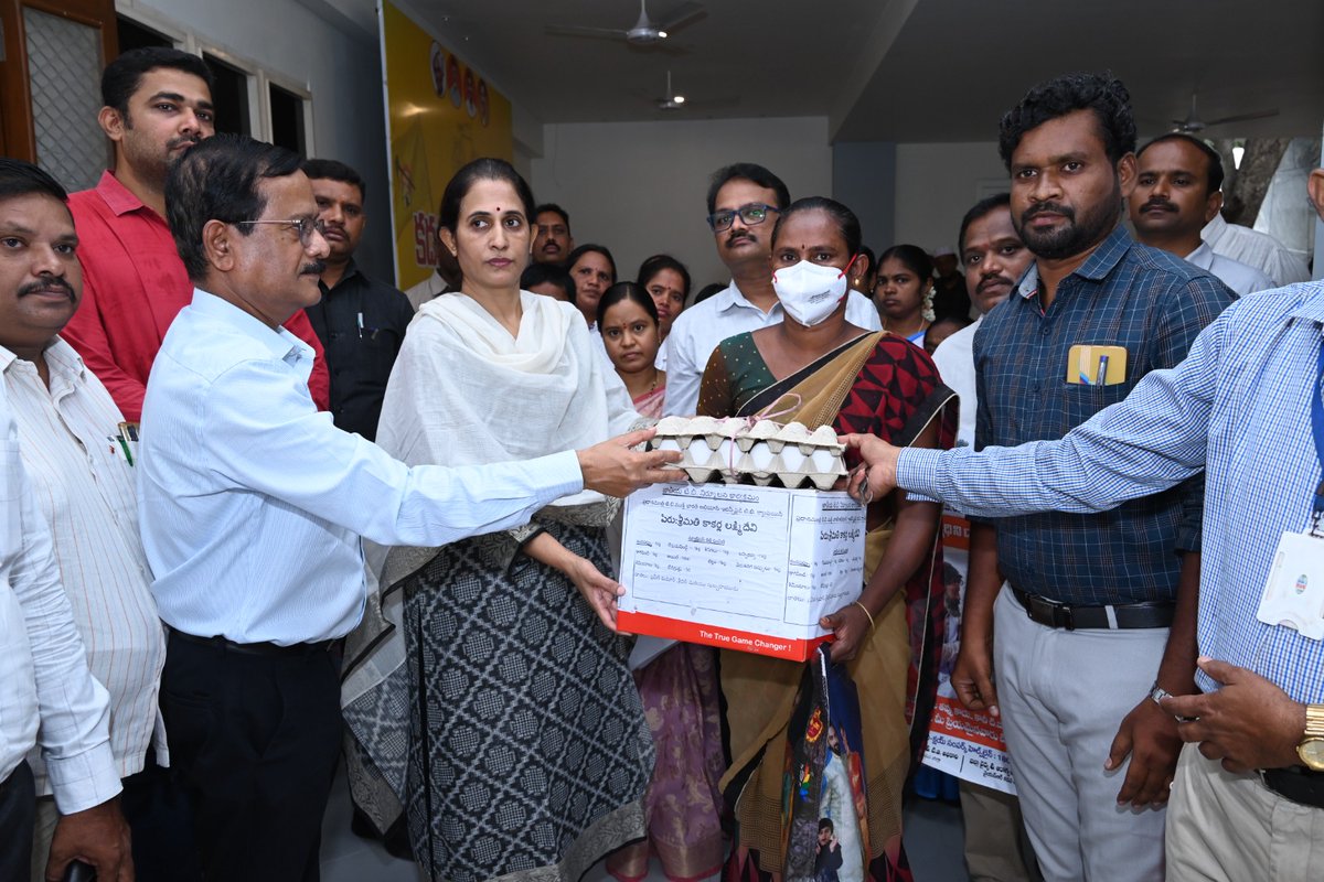 R_Madhavi_Reddy's tweet image. జాతీయ క్షయ వ్యాధి నిర్మూలన కార్యక్రమం కడపలో ప్రారంభమైంది. దీని ద్వారా మన ప్రాంతంలోని ప్రజల్లో అవగాహన పెంచడం, ముందస్తుగా వ్యాధిని గుర్తించి తగిన చికిత్స అందించడం లక్ష్యం.
ఈ సందర్భంగా ఈ కార్యక్రమానికి సంబంధించిన పోస్టర్ను ఆవిష్కరించడం జరిగింది. క్షయ వ్యాధి (TB) కేవలం చికిత్స…
