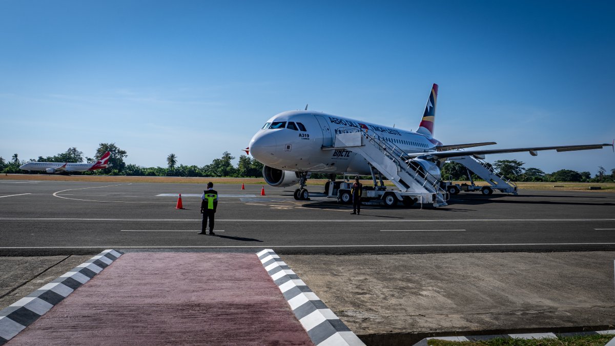 ADBPresident's tweet image. Strategic partnerships are strengthening regional connectivity in Timor-Leste.
Together with representatives from the Governments of Timor-Leste, Australia, and Japan, I visited the expansion site of the Presidente Nicolau Lobato International Airport.
The upgraded runway and…