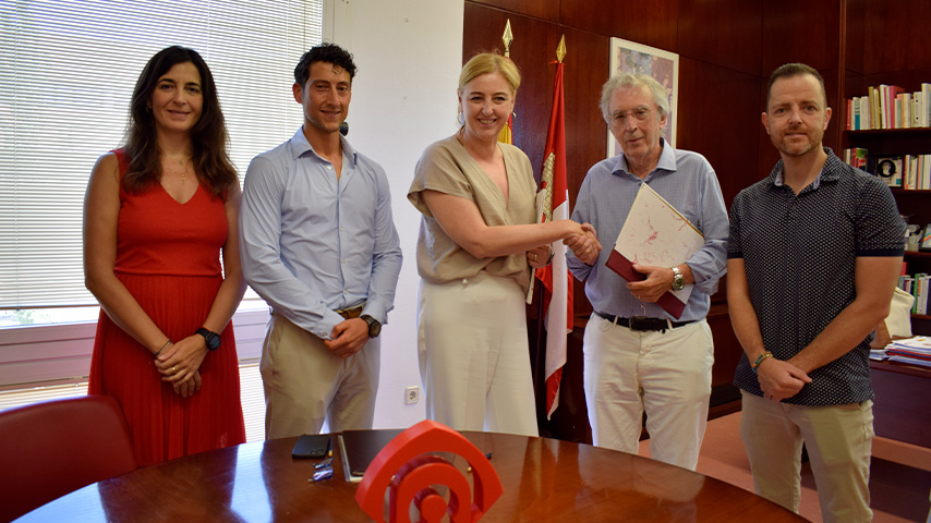 La UCLM y el Clúster Agroalimentario de Castilla-La Mancha colaborarán en actividades científicas, de investigación, desarrollo tecnológico, innovación, formación y asesoramiento técnico.
uclm.es/noticias/notic…