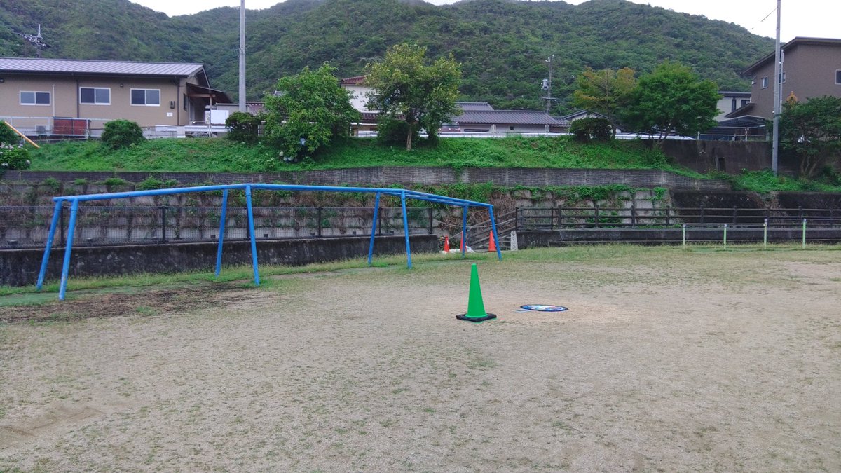 Fpine1218's tweet photo. 伊部運動公園にて…
由伸のマンホール🕳
国道2号線からの道は狭いが広い駐車場がある😊
#ベースボールは唯一無二
#2025MLB https://t.co/EBMgzHJRJe