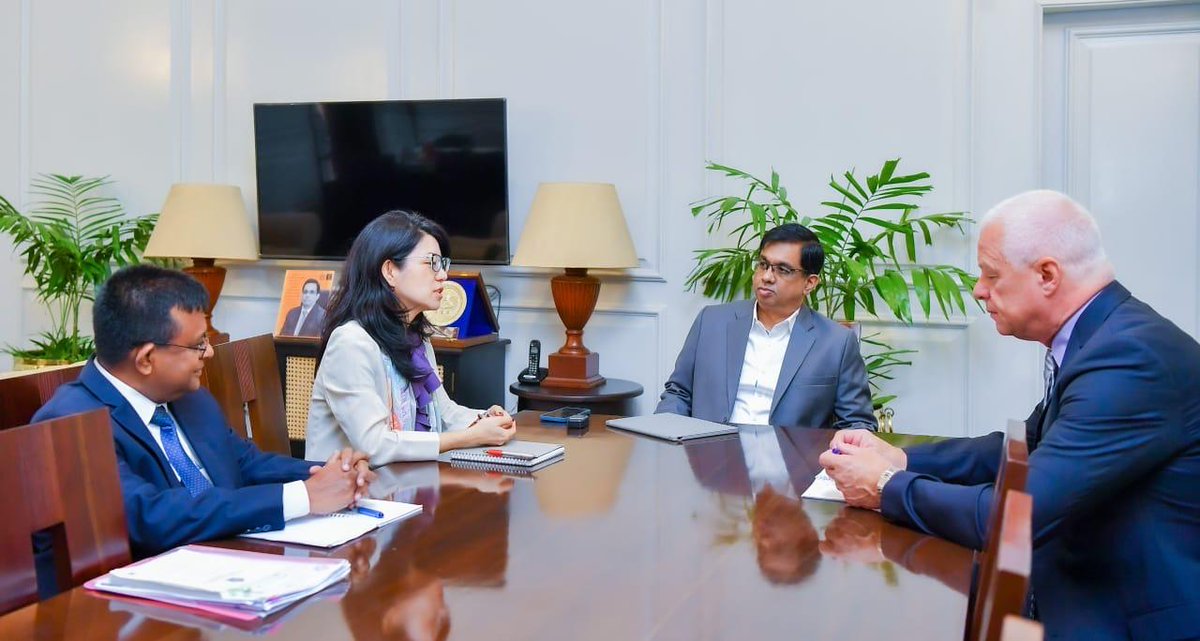 UNDPSriLanka's tweet image. Mr. Drago Kos, the chair of the @OECD Istanbul Anti-Corruption Action Plan, visited #SriLanka for a week-long mission to engage with key stakeholders in the anti-corruption ecosystem, including @CIABOC_SriLanka, @UNGCNSL, National Procurement Commission, Right to Information…