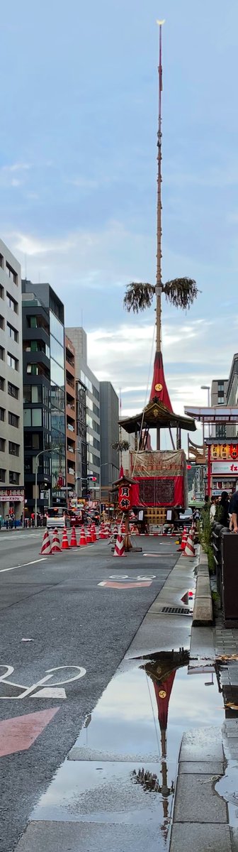 nouchikengo's tweet image. After the rain.
After the festival.
#gionmatsuri #puddle
