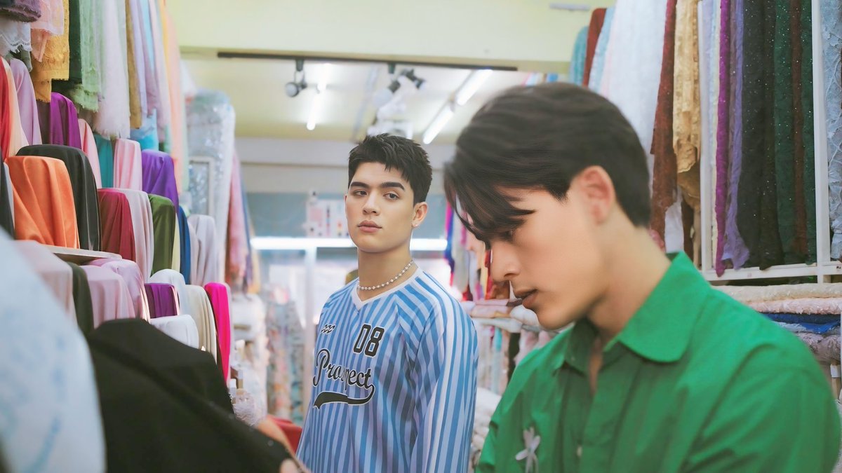 OLF_DreamOn's tweet image. มาเลือกผ้าสำหรับตัดชุดงานของเรา
.
.
.
.
.
หมายถึงงานละครเวทีอ่ะ
#OnlyFriendsDreamOn 
#GMMTV 
@Josswayar @gawincaskey