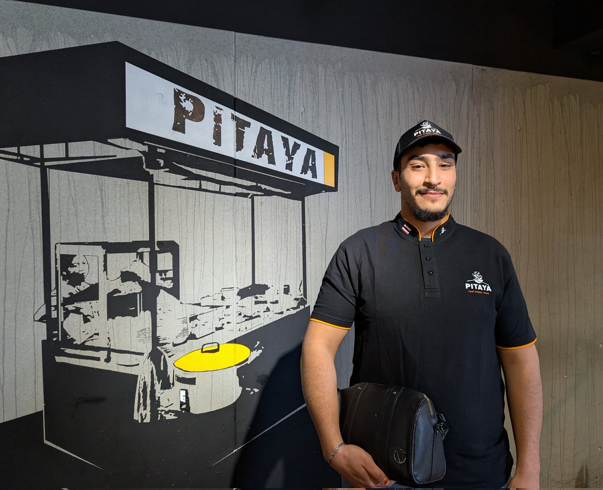 🌟 Portrait: Chahine a bénéficié d'un CEJ à la Milo, une formation Ladapt et 3 stages en restauration
Avril'24:  embauché (commis) par Pitaya. 3 mois après, il passe assistant puis manager en 2025!
BRAVO 👏 pour motivation, travail et évolution !
Portrait détaillé/ Facebook Milo