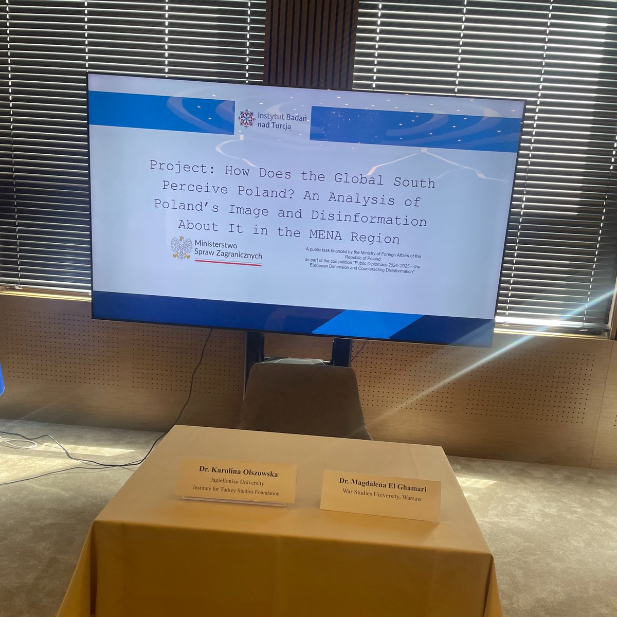 Rozpoczynamy za chwilę szkolenie "Jak Globalne Południe postrzega Polskę? Analiza obrazu Polski i dezinformacji na jej temat na obszarze MENAT" podczas Międzynarodowej Letniej Akademii w Kosowie 🇽🇰