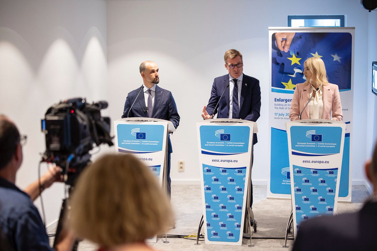 EESC_President's tweet image. Together with Ministers @maidagorcevic & @OMurtezani, I addressed the press during our #EUEnlargement Forum.
With new EU funding secured until 2027, our ECM initiative is entering a new phase, expanding inclusion & strengthening civil society engagement from candidate countries.