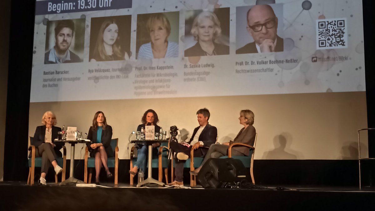 aya_velazquez's tweet photo. Unsere Buchvorstellung gestern Abend im Babylon Berlin war ein voller Erfolg: Das Kino war mit 500 Plätzen ausverkauft, die Bücher ebenso. Wer nicht dabei sein konnte: Die Veranstaltung wird demnächst auf Bastian Baruckers Kanal veröffentlicht. 

Teilnehmer des Podiums waren die CDU-Bundestagsabgeordnete Saskia Ludwig, Prof. Dr. Ines Kappstein, Bastian Barucker, Camilla Hildebrandt und ich. Der Verfassungsrechtler Prof. Volker Boehme-Neßler hätte noch mit uns auf dem Podium gesessen, war aber leider kurzfristig durch Krankheit verhindert. 

Dass fünf Jahre nach Corona das Thema immer noch Säle füllt, und die Menschen im Land immer noch so massiv beschäftigt - ich erlebe dies auf meiner Vortragsreise deutschlandweit - zeigt einmal mehr: An einer Aufarbeitung der Corona-Politik führt kein Weg vorbei.