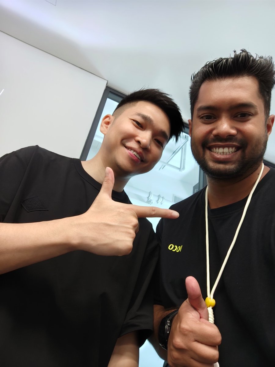 With the one and only Li Tianyuan, the Lead Designer of #XiaomiSU7 
.
.
.
#Xiaomi