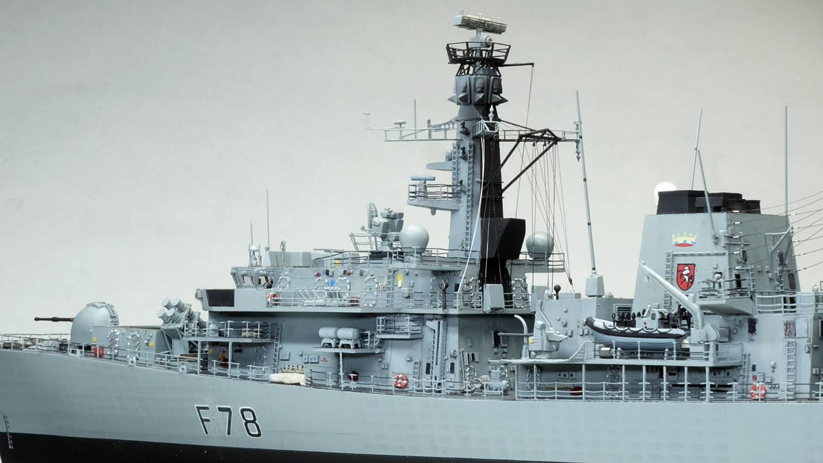Tobiiro2's tweet image. TRUMPETER 1/350
HMS TYPE23 Frigate - Kent (F78)
(2/6)
本作の制作にあたっては、偽ジョンブル氏@fake_johnbull から、ご自身が撮影された23型の多数の写真を提供していただきました。
ありがとうございました😊