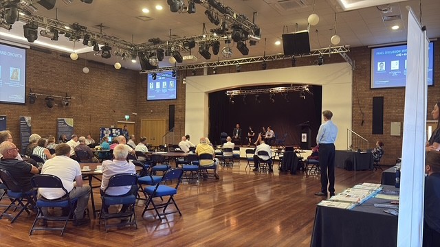 UpperOuseWMB's tweet photo. The Operations Manager attended a Water System management event for @huntsdc on behalf of the Bedford Group. Panel discussions on river quality, flooding &amp; water and growth were held with @huntsdc, @CambsCC, @EnvAgency, @NFUtweets &amp; @AnglianWater on the panel and stalls. https://t.co/Us5IlazcNs