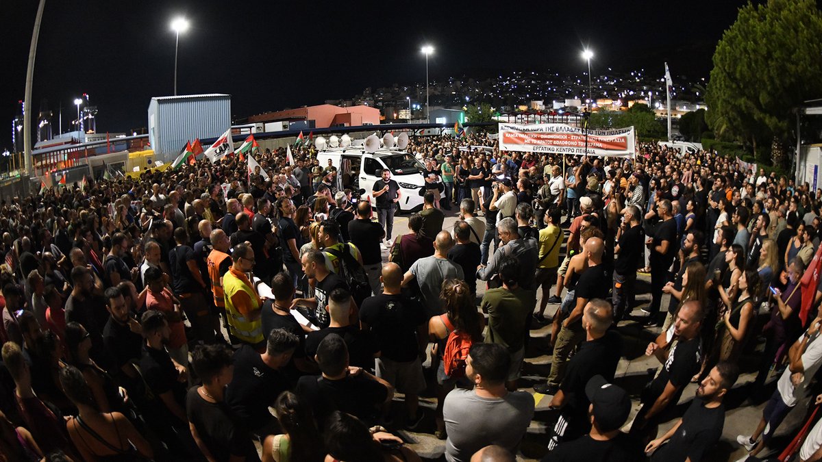 PAME_Greece's tweet image. A new mass and militant mobilization took place on Wednesday night at piers 2 and 3 in the port of Piraeus, against the transport of military material to the murderous state of Israel
Dockworkers, workers, and thousands of people once again responded to the call of the ENEDEP…