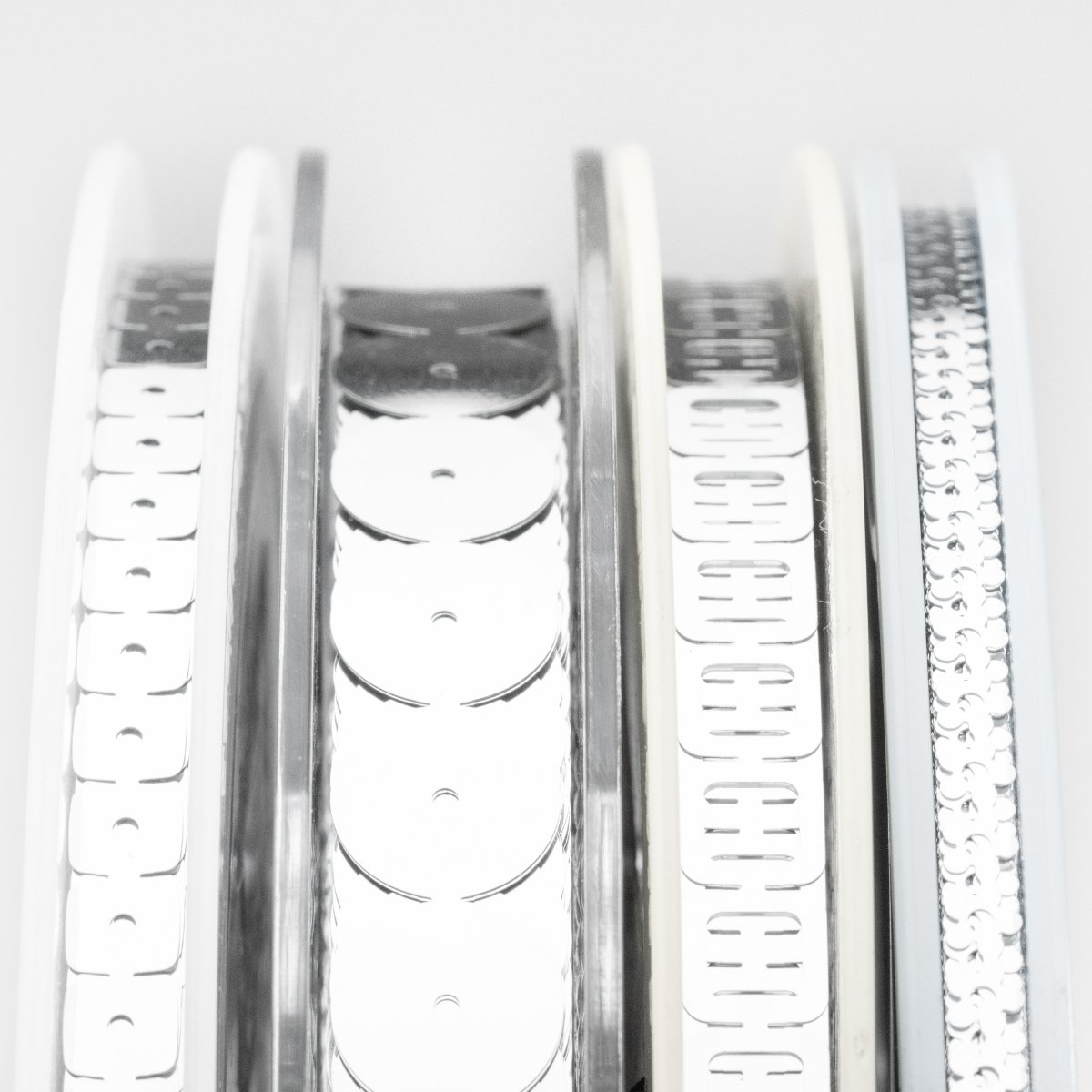 studioauriga's tweet photo. Disponibili su bobina, le paillette Düzey vengono cucite direttamente dalle macchina da ricamo Tajima, aggiungendo un tocco scintillante e sofisticato a qualsiasi capo. 👉https://t.co/dwjECrtvJ0 https://t.co/0DUfjwvGbj