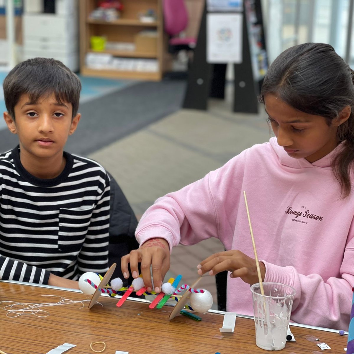 LibrariesNL's tweet image. Look at this creative bunch at #BellshillCC for our recent craft session during #LetsGoLibraries. Some amazing creations made by these young minds.