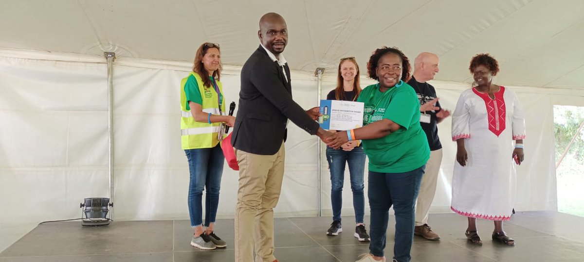 sbmbankkenya's tweet image. &quot;Creativity has no age limit.” 

At #TechChallenge2025, our Kisumu Branch Manager Fredrick Opas reminded young innovators that they&apos;re not just coding—they’re building Kenya’s bright future. 🌟🇰🇪

To every student, teacher, and mentor—thank you for reminding us of what this looks…