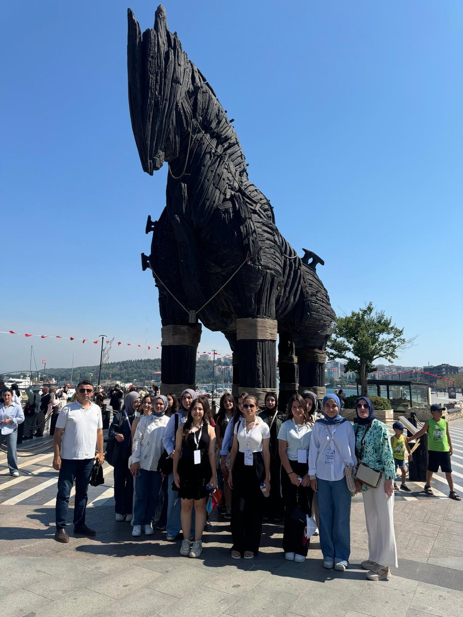 Çanakkale Gençlik kampının 2. Gününde öğrencilerimizle, Truva Atı Heykeli, Aynalı Çarşı ve Çimenlik Kalesi Müzesini gezdik.☺️👩‍🎓👨‍🎓

<a href="/MbbGenclik/">MBB Gençlik Merkezi</a>