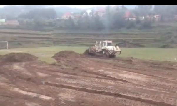 Rutsirofc2's tweet image. Ikibuga cya stade ya Mukebera cyatangiye gukorwa.