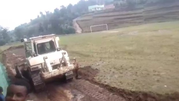 Rutsirofc2's tweet image. Ikibuga cya stade ya Mukebera cyatangiye gukorwa.