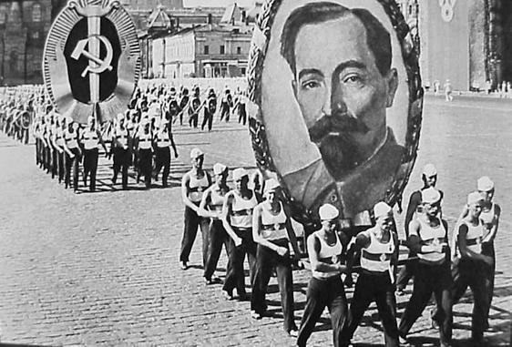 We, communists, must live in such a way that the working people see that we are using the victory of the revolution and power not for ourselves, but for the good and happiness of the people- Dzerzhinsky.

On July 20, 1926, Comrade Felix Edmundovich Dzerzhinsky died. #USSR #CPIM