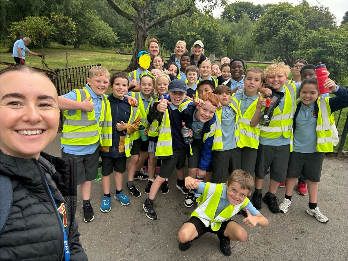 Year 4 at Our Lady's (@mrspyear4) on Twitter photo A wonderful treat for our final full star in the jar ⭐️ we bumped into Mrs Simm doing her magic volunteering on the grounds. <a href="/OURLADYSASPULL/">Our Lady's Aspull</a> #ourladysenrichment A wonderful treat for our final full star in the jar ⭐️ we bumped into Mrs Simm doing her magic volunteering on the grounds. <a href="/OURLADYSASPULL/">Our Lady's Aspull</a> #ourladysenrichment