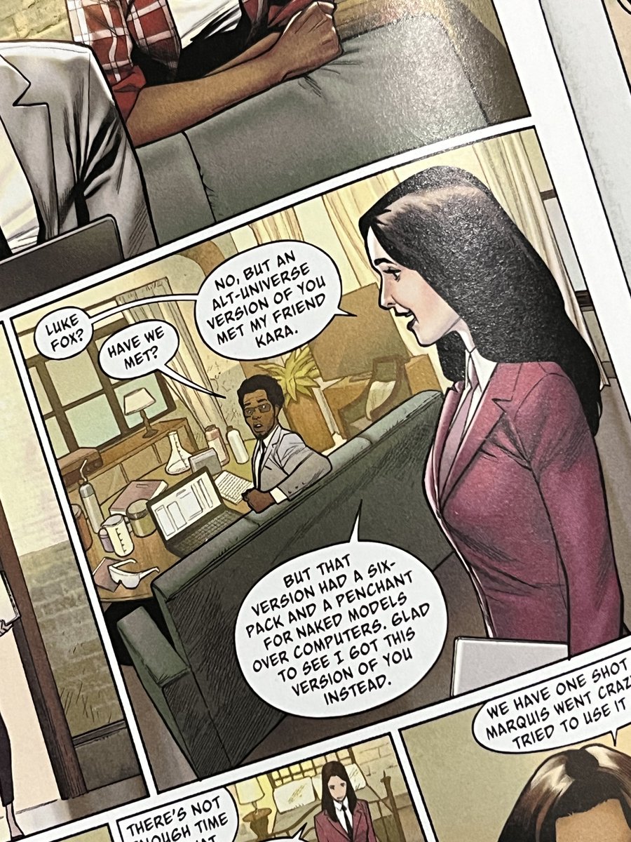 sclovebot's tweet image. finally got my hands on this comic and i cried seeing it in person . oh comics supercorp 🙁🩷