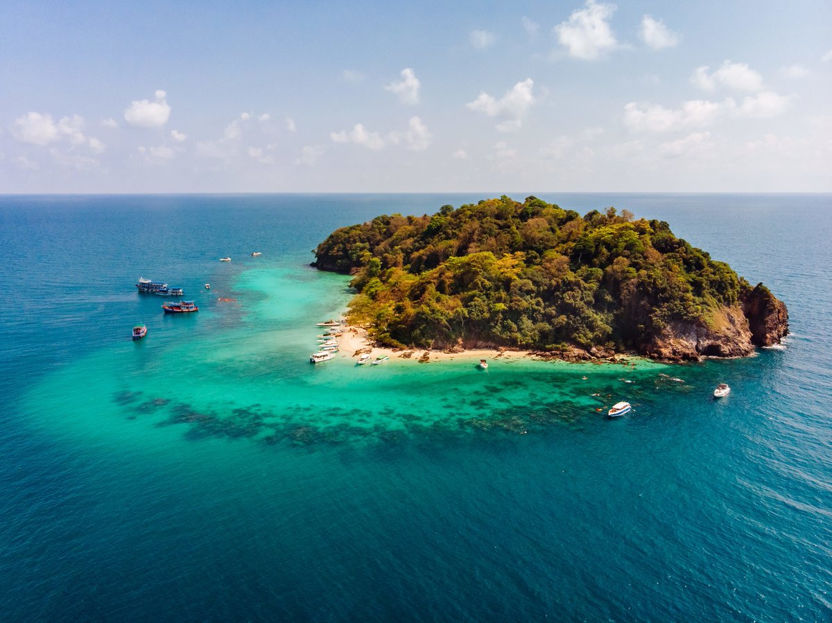 Sanetalks's tweet photo. ✈️ Planning a 2025 family getaway? The Philippines is calling! 🇵🇭 From Manila’s parks to El Nido’s island magic, discover top spots for fun, adventure &amp; bonding. 🌴👨‍👩‍👧‍👦
👉 Your family travel guide: https://t.co/21cKVZbS9x
#Philippines2025 https://t.co/f6O0hIPGqt