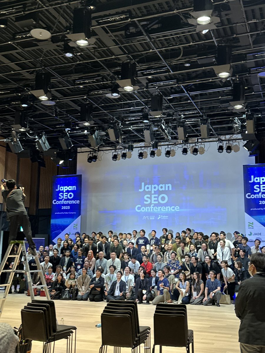 Mieruca_kun's tweet photo. Japan SEO Conference 2025、無事終了しました！ご参加いただいた皆様、登壇者の皆様、スタッフの皆様ありがとうございました！こちらは記念撮影中の風景です。今からAfter Partyと、そのあとのAfter After Party（非公式）ご参加される方は引き続き何とぞよろしくお願いいたします！
#jsc25 https://t.co/PPRCNctjii