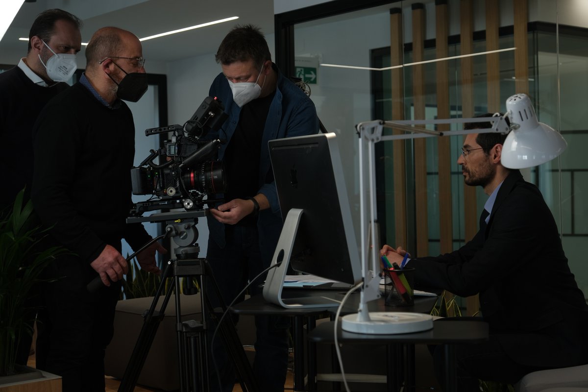 efcitalia's tweet photo. 📸 Dietro le quinte di una giornata di riprese. La magia inizia prima del “ciak”, tra tecnici, attrezzature e dettagli curati con precisione artigianale.⁠
.⁠
.⁠
.⁠
⁠
⁠
#Backstage #ProduzioneVideo #MakingOf #efcitalia #efcadvertising⁠
@daioptical https://t.co/rVSeh44pXr