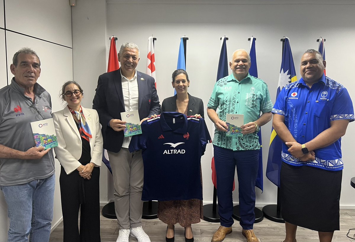 ambafrancefj's tweet image. VP of the French Rugby Federation, Chair of the Six Nations & ๐ซ๐ท Rugby legend @AbBenazzi was in ๐ซ๐ฏ for the 1st time, meeting PM Hon. @slrabuka & @fijirugby. This visit highlighted the strong ๐ซ๐ท๐ซ๐ฏ rugby ๐ ties, Fijian talent in France & the role of #sports diplomacy.