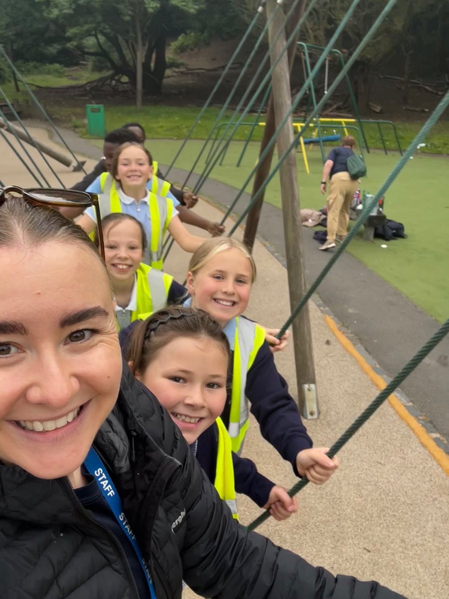 mrspyear4's tweet image. A wonderful treat for our final full star in the jar ⭐️ we bumped into Mrs Simm doing her magic volunteering on the grounds. @OURLADYSASPULL #ourladysenrichment