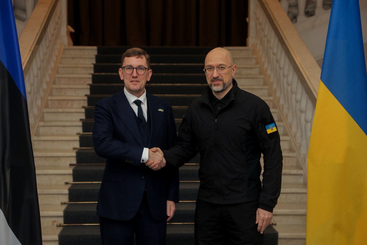 KristenMichalPM's tweet image. Thank you, @Denys_Shmyhal, for the excellent cooperation and your personal contribution to close ties between Estonia and Ukraine over the years.
Our friendship is steadfast and so is our support. Estonia will stand by Ukraine until victory. Warm congratulations, @Svyrydenko_Y!