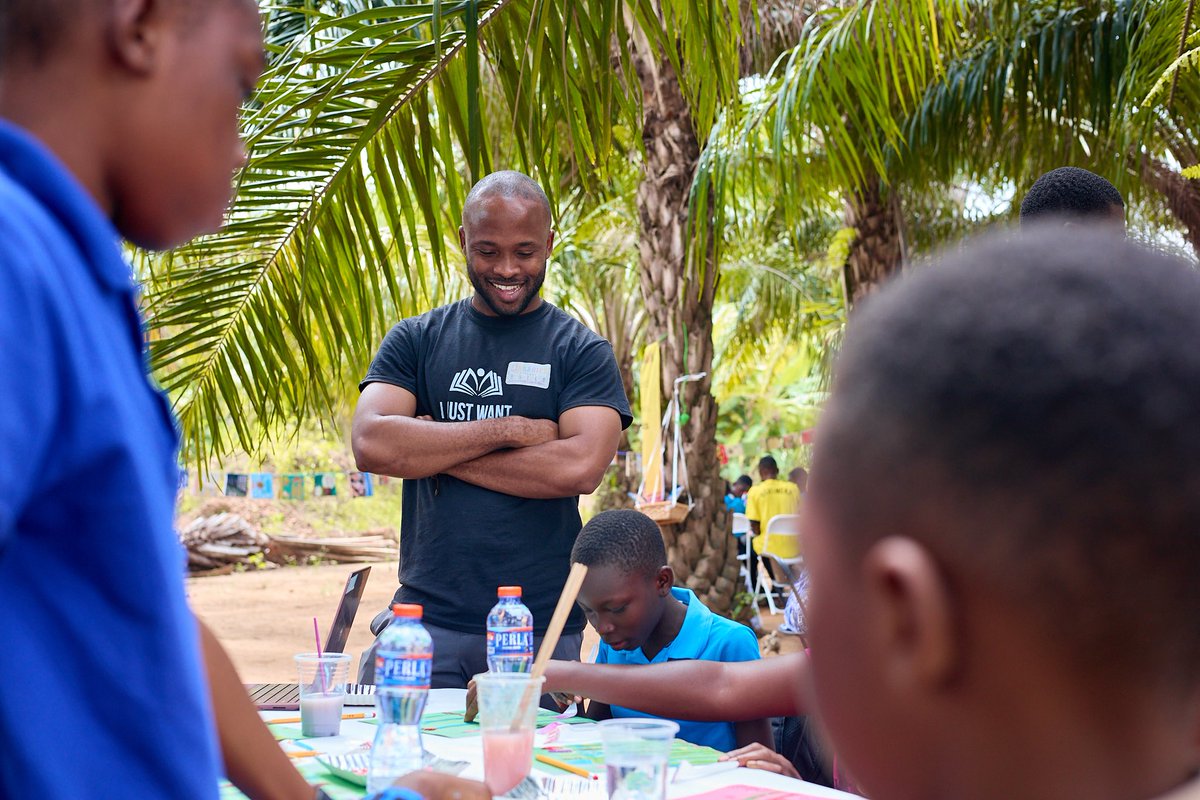 paul_amanor's tweet photo. Arts. Community. Healing. Collective Impact.

@lwwgh is platforming intergenerational bonding through the parent-child art sessions dubbed #ourgoldenthread.

Grateful for the opportunity to do this with a community of young volunteers and doers. https://t.co/Nuz5vPOaml