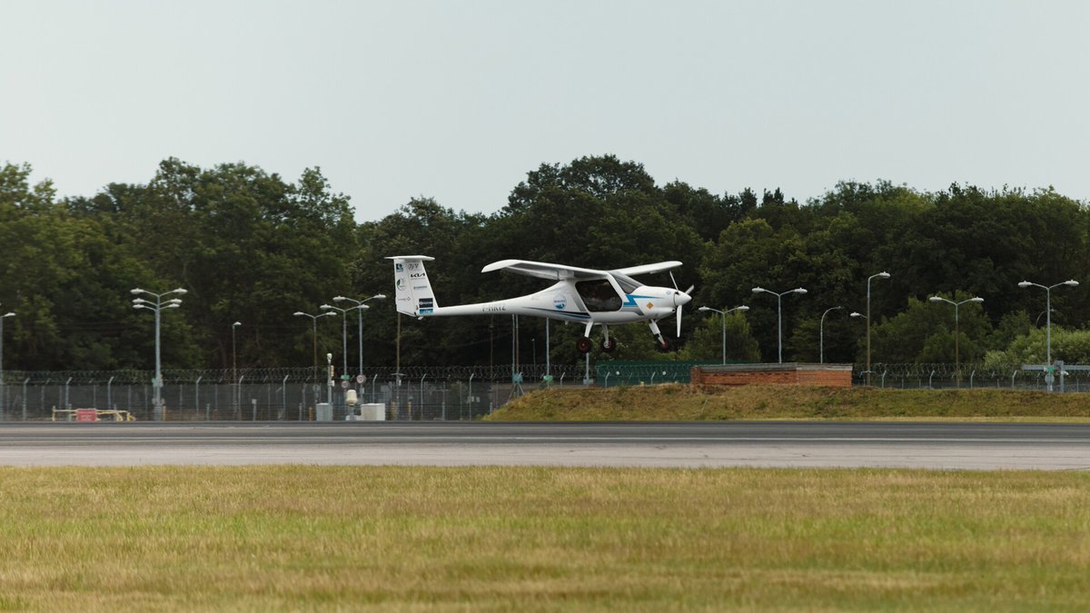 [NEWS] First electric flight lands at <a href="/Gatwick_Airport/">London Gatwick LGW</a> , as part of <a href="/VINCI/">VINCI</a> Airports Network Elektro Tour to promote innovation in sustainable air travel: aviationbenefits.org/newswire/2025/… #ecofly