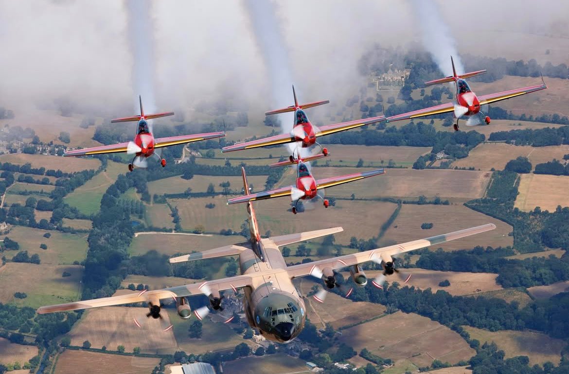 Some shots for RJAF aircraft C-130 🇯🇴🇯🇴 entering RIAT (2025) in UK. 

Best wishes for them to grant 1st place 🥇♥️