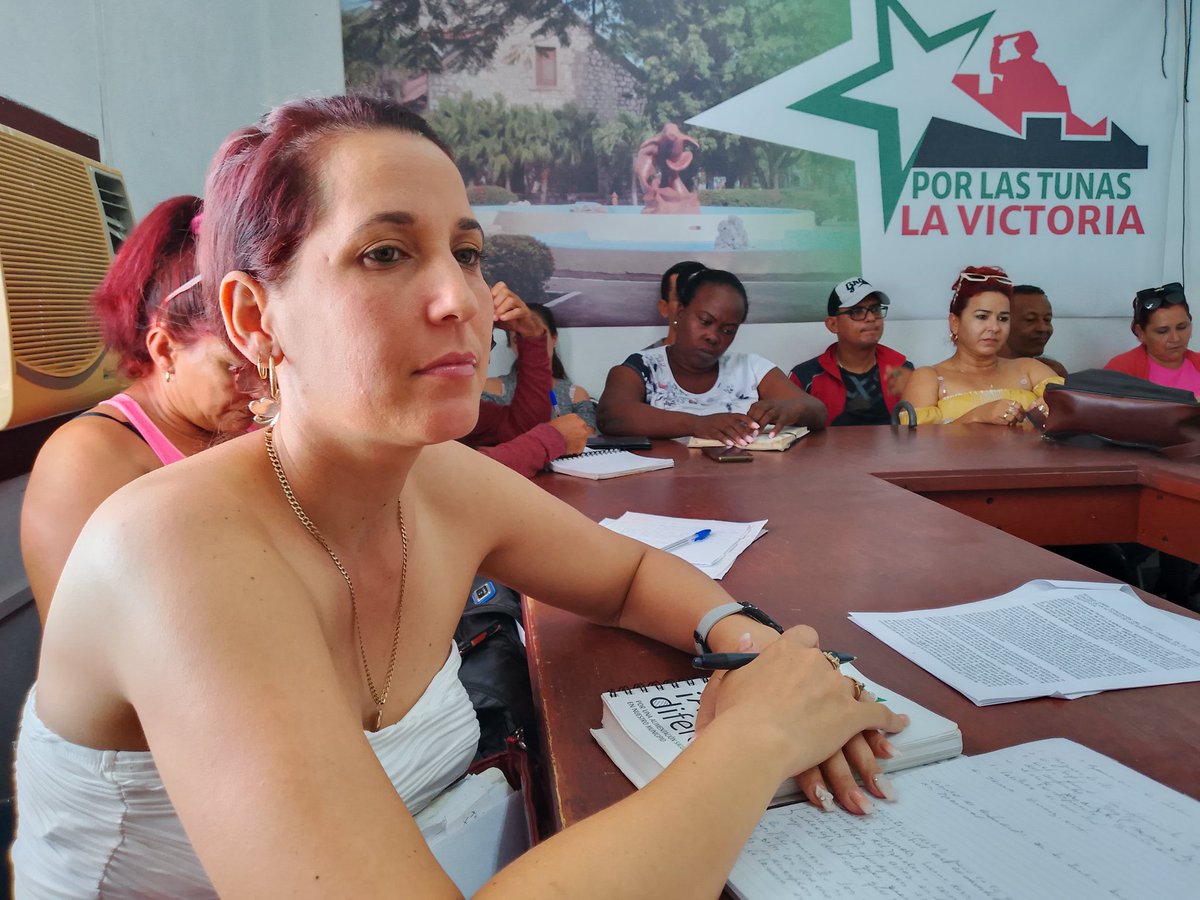 OscarPrezLeyva1's tweet photo. Evalúa el buró municipal del @PartidoPCC en #Manatí  #PorLasTunasLaVictoria  la necesidad de incrementar las acciones para lograr mayor sistematicidad en la recogida de desechos sólidos, mayor disciplina de la población y efectividad en las acciones de enfrentamiento al delito. https://t.co/xDzd6Q8QXX