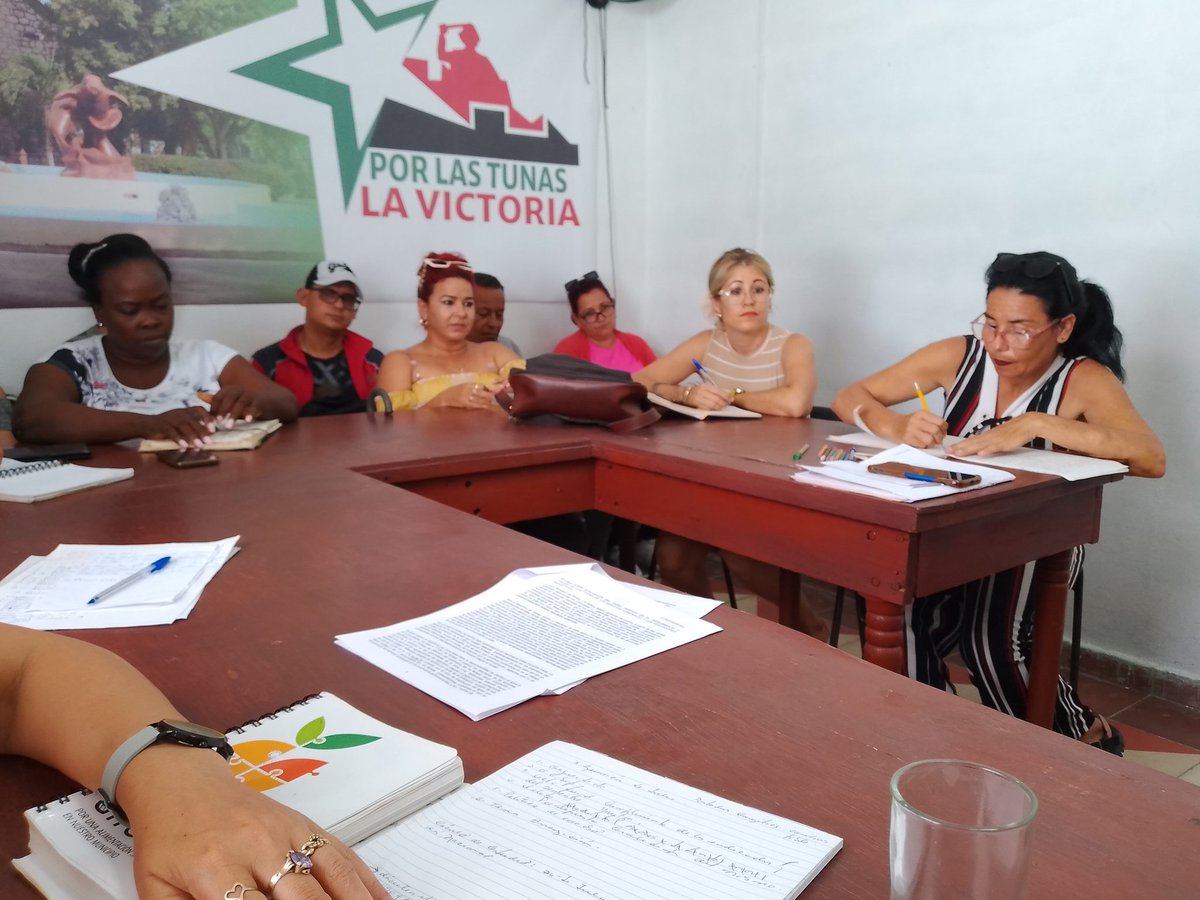 OscarPrezLeyva1's tweet photo. Evalúa el buró municipal del @PartidoPCC en #Manatí  #PorLasTunasLaVictoria  la necesidad de incrementar las acciones para lograr mayor sistematicidad en la recogida de desechos sólidos, mayor disciplina de la población y efectividad en las acciones de enfrentamiento al delito. https://t.co/xDzd6Q8QXX