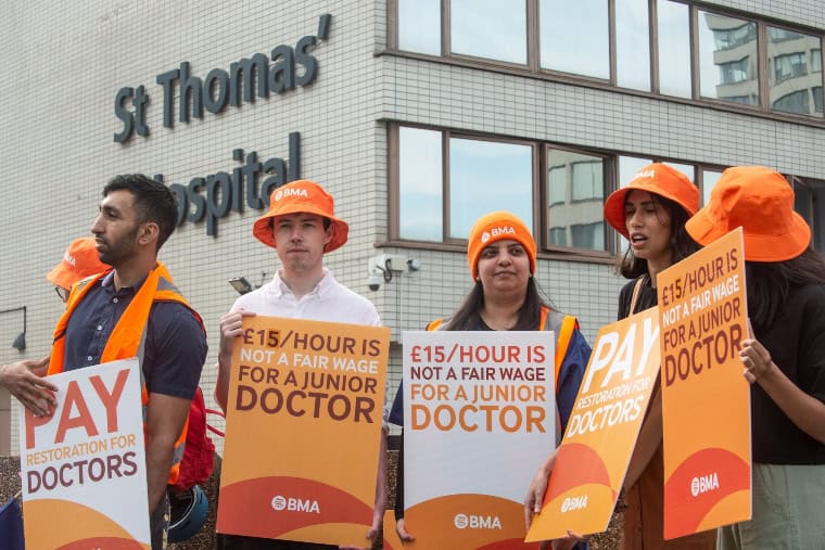 resolutereader's tweet image. An unexpected trip to hospital this morning reminded me how kind, supportive & professional all our NHS staff are. It's I'm supporting the @BMAResidents strike next week. I'll be visiting their picket lines on the way to work & dropping off some (unhealthy) snacks for strikers.