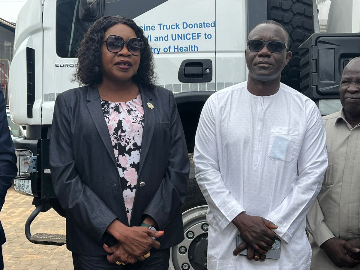 unicefssudan's tweet image. 📢 great news!
#UNICEF officially handed over 4 refrigerated vehicles 🚛to @MoHRSS2011 to help boost vaccine delivery across #SouthSudan.
Thanks to @gavi for making this possible!
Together, we’re strengthening cold chain systems to protect children & families.
#vaccineswork