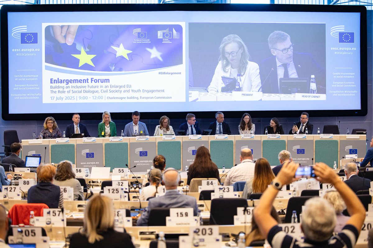 EESC_President's tweet image. Creating real opportunities for youth is essential for Europe’s future.
At today’s #EUEnlargement Forum, we made it clear: young people from candidate countries must be at the heart of the enlargement process.
#EESCPlenary