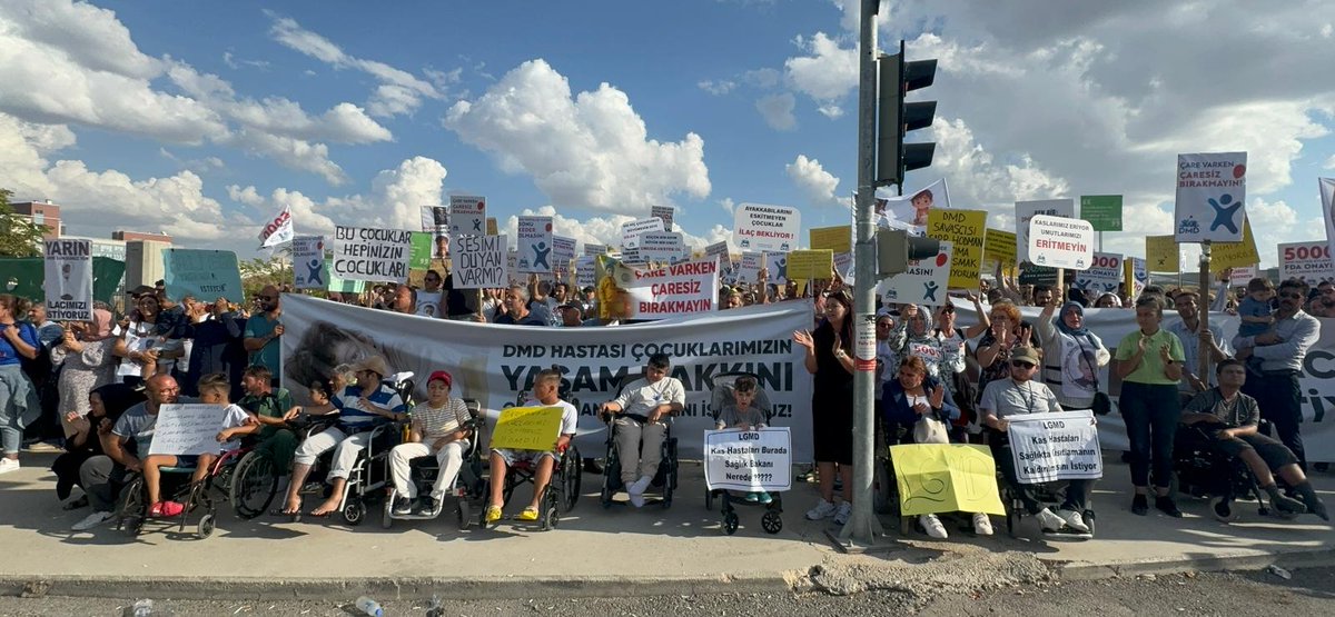 DMD ilerleyici ve genetik geçişli bir kas hastalığı.!
Türkiye’deki çocuklar için atılan bir adım yok.
Bugün değilse ne zaman?
Tedaviye erişim lütuf değil HAKTIR!
"Sağlıklı Türkiye Yüzyılı" vizyonuna DMD Hastası Çocukların Tedavilerine adım atılmasını bekliyoruz ❗