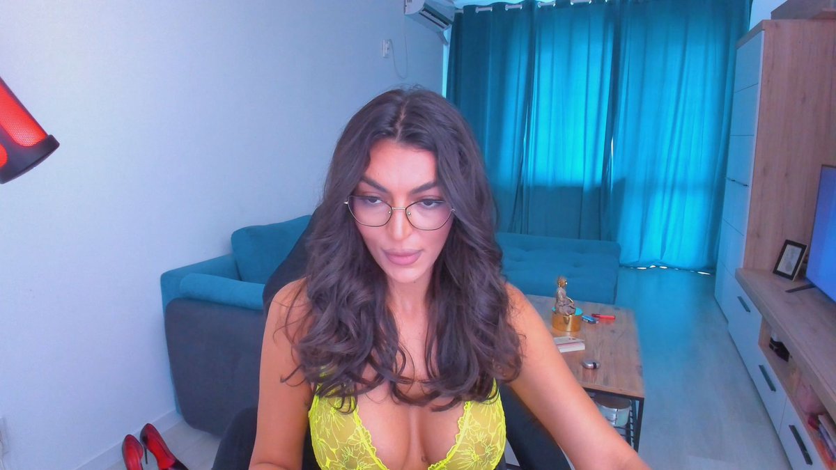 Tempting_Teaser's tweet photo. I'm online @MyFreeCams! #onmfc https://t.co/mqxCNkJD92 💚 https://t.co/vdFGUpVt4C