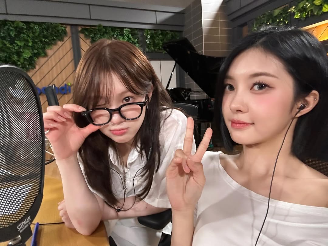 #CHAEHYUN and Dayeon from ebsfmlisten IG update